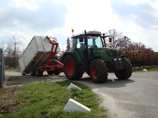 Trekker met containersysteem